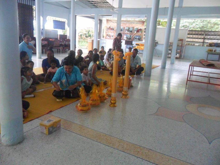 โครงการแห่เทียนพรรษา สืบสานประเพณีไทย