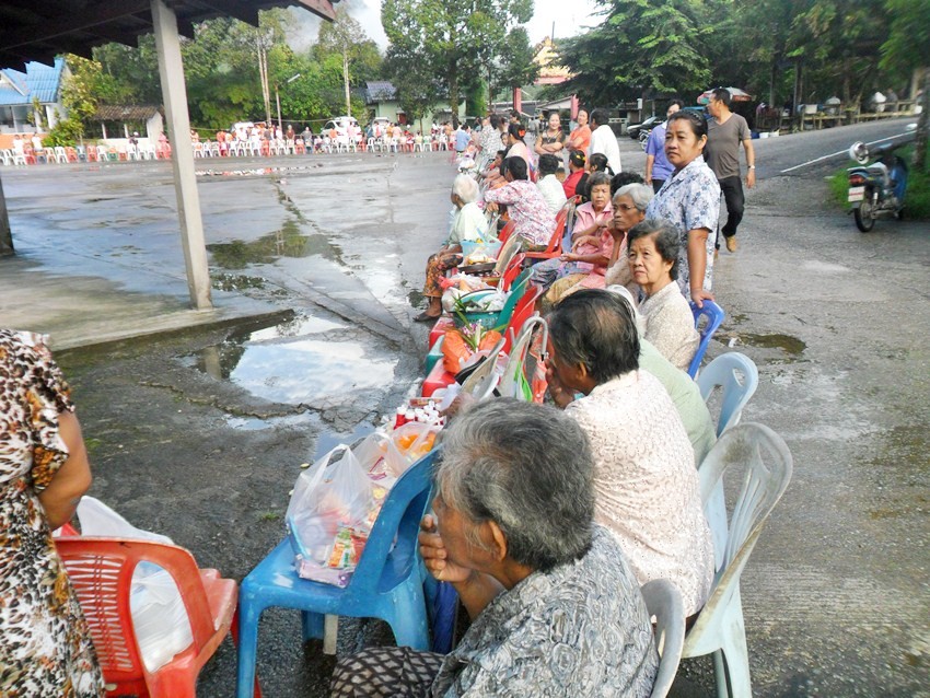 ตักบาตรเทโว