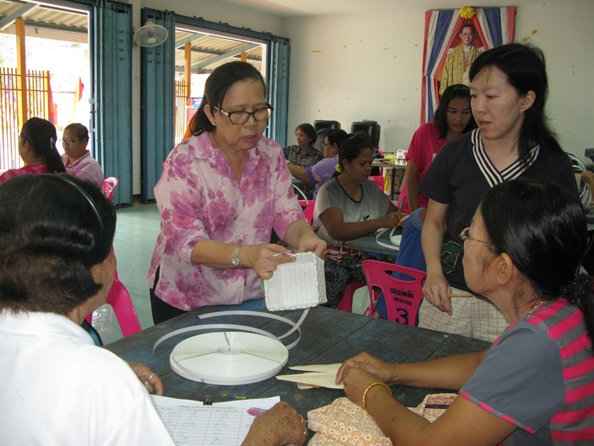 โครงการฝึกอบรมวิชาชีพจักรสาน และเดคูพาจ