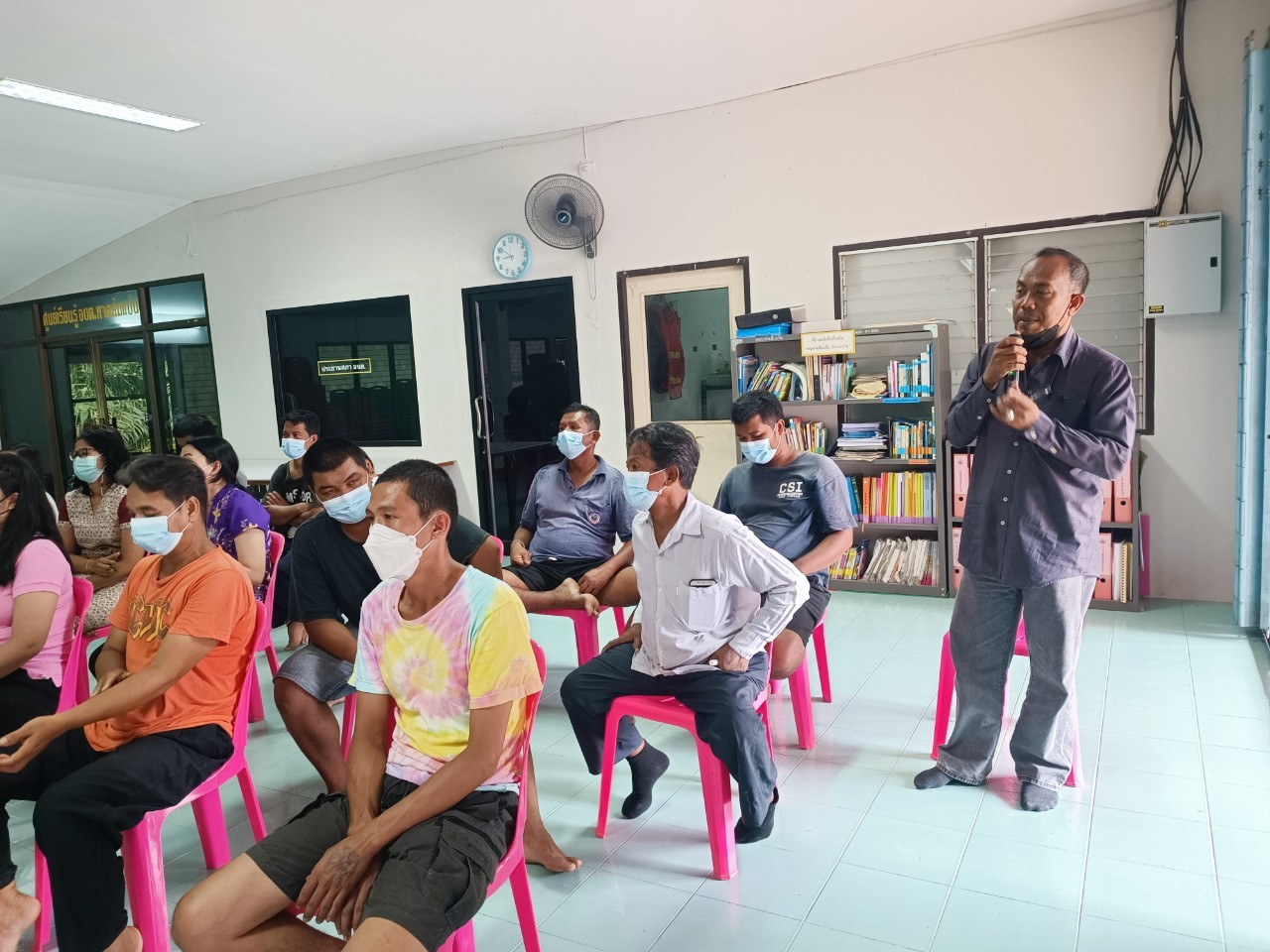 ประชุมพนักงาน อบต.หาดส้มแป้น